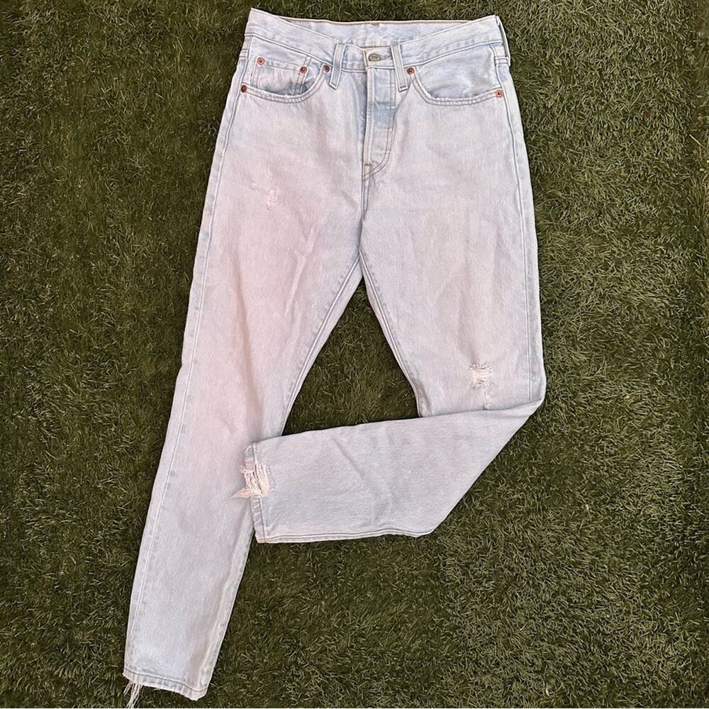 Levi’s Women 501s Tapered Skinny Light Wash Denim Blue Jeans 100% Cotton 27x30